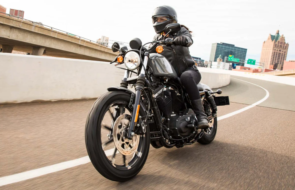 8 Motorcycles for Women who Ride - Harley Davidson 883